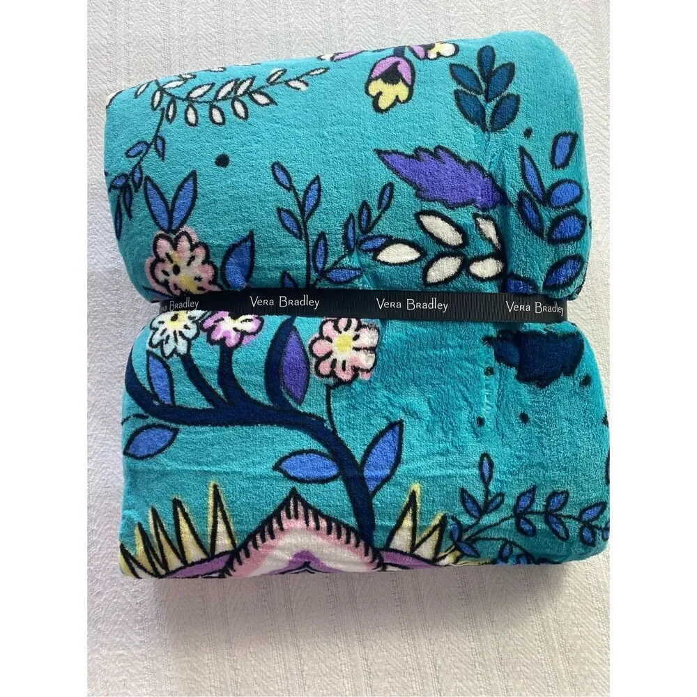Vera Bradley Throw Blanket in Fleece - PEACOCK PARTY